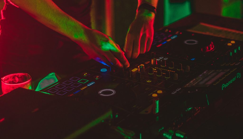 découvrez les meilleures boîtes de nuit à lille avec nos adresses incontournables, les ambiances variées et les tarifs pour profiter pleinement de vos sorties ce week-end.