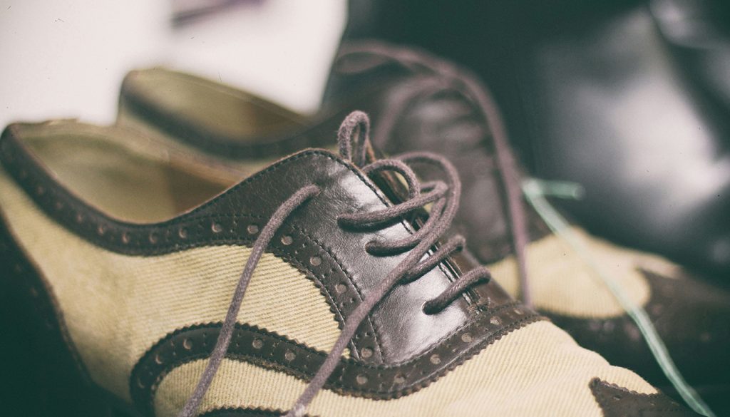 découvrez des méthodes efficaces pour désinfecter vos chaussures d'occasion en toute sécurité. suivez nos conseils pratiques et précautions indispensables pour porter vos chaussures comme neuves.