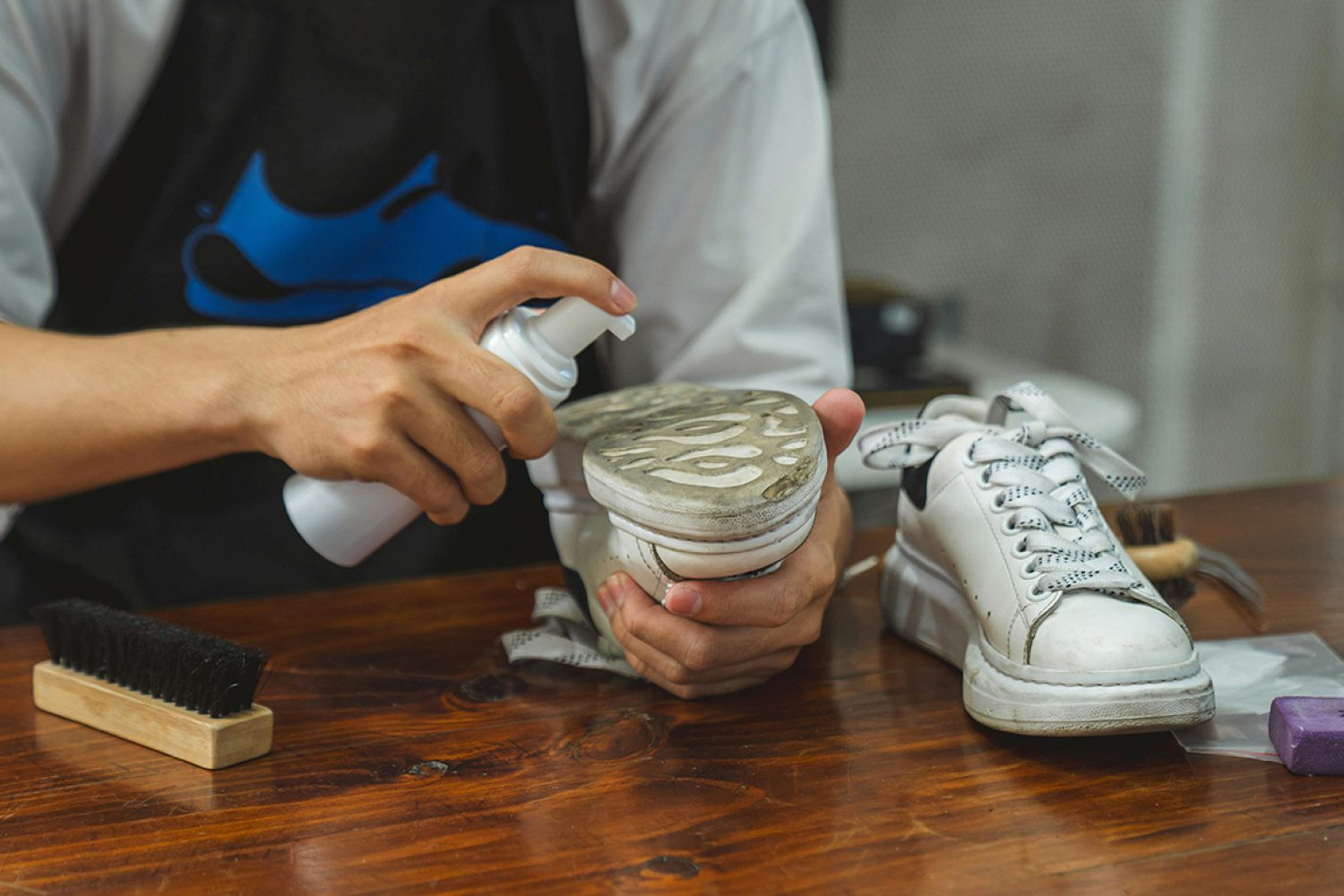 Désinfecter ses chaussures : méthodes naturelles et astuces contre mycoses et mauvaises odeurs