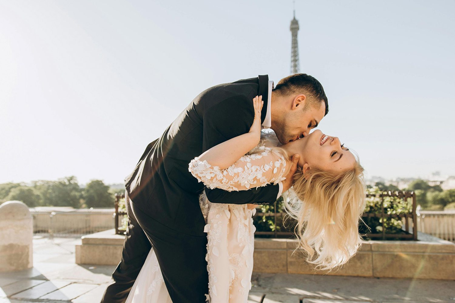 L&rsquo;apogée de l&rsquo;élégance : pourquoi le smoking reste le roi de la nuit