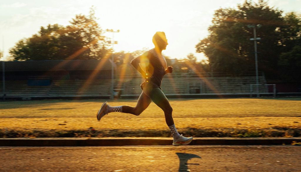 Découvrez les meilleures sneakers et équipements pour le running, le training et le fitness afin d'améliorer vos performances et franchir un nouveau cap dans votre entraînement.