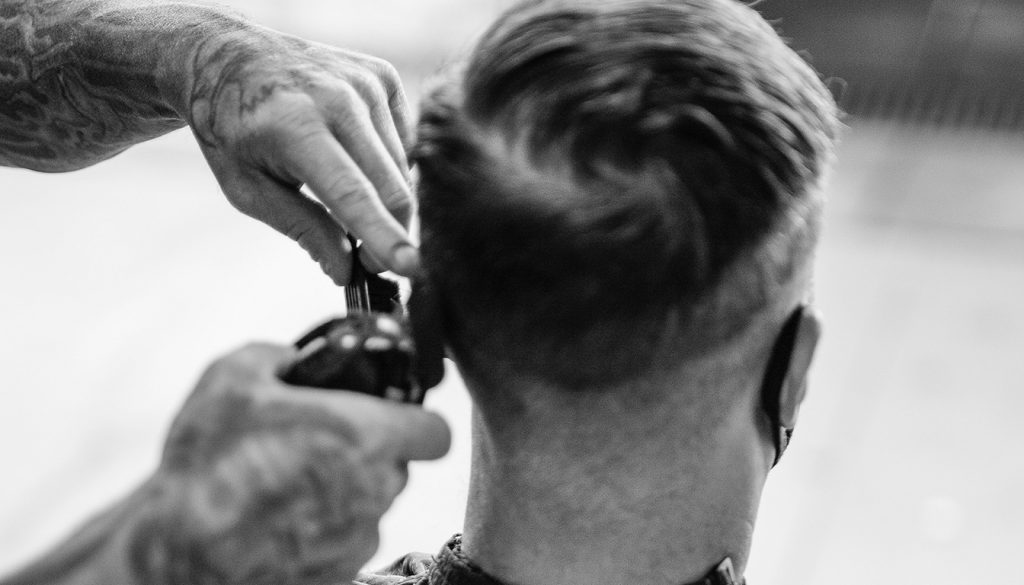 découvrez les tendances de coupes hommes courtes avec des idées stylées et des dégradés modernes à adopter pour un look impeccable et actuel.