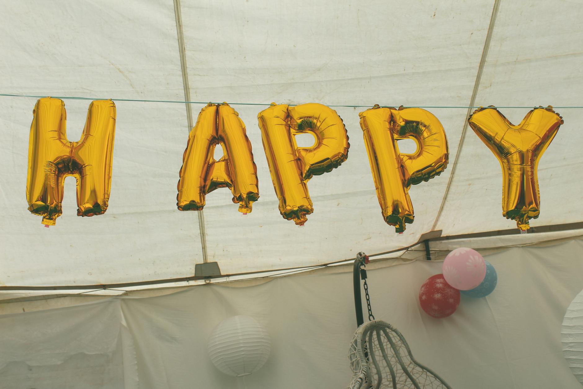 Thèmes anniversaire 40 ans qui marquent les esprits : du rétro au glamour assumé — décorations de fête anniversaire 40 ans