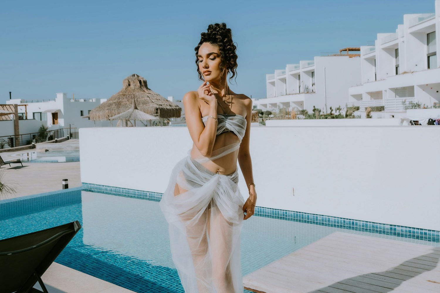 Que mettre sous une robe transparente : lingerie, couleurs et astuces selon chaque modèle