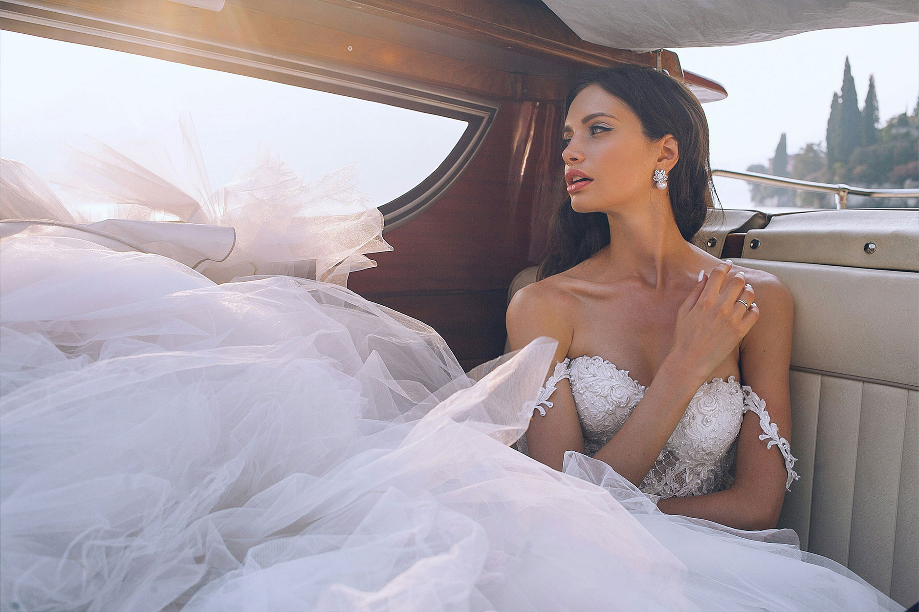 découvrez qui paie la robe de mariée selon les traditions, coutumes et situations particulières pour bien organiser votre mariage.