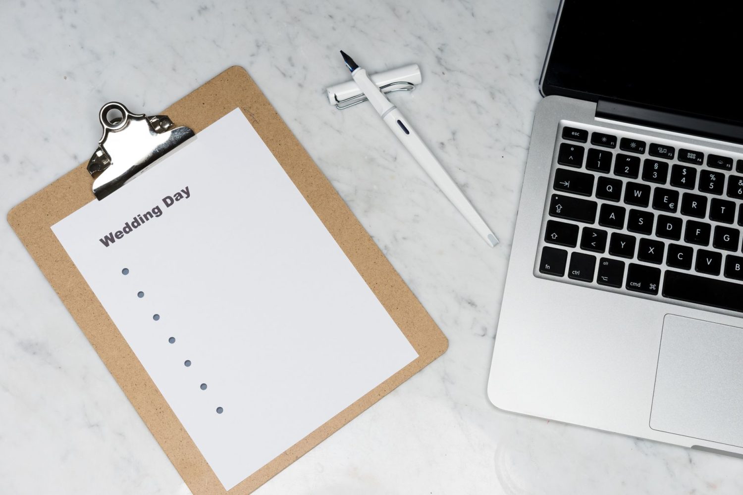 Combien de temps pour organiser un mariage : le planning à prévoir étape par étape
