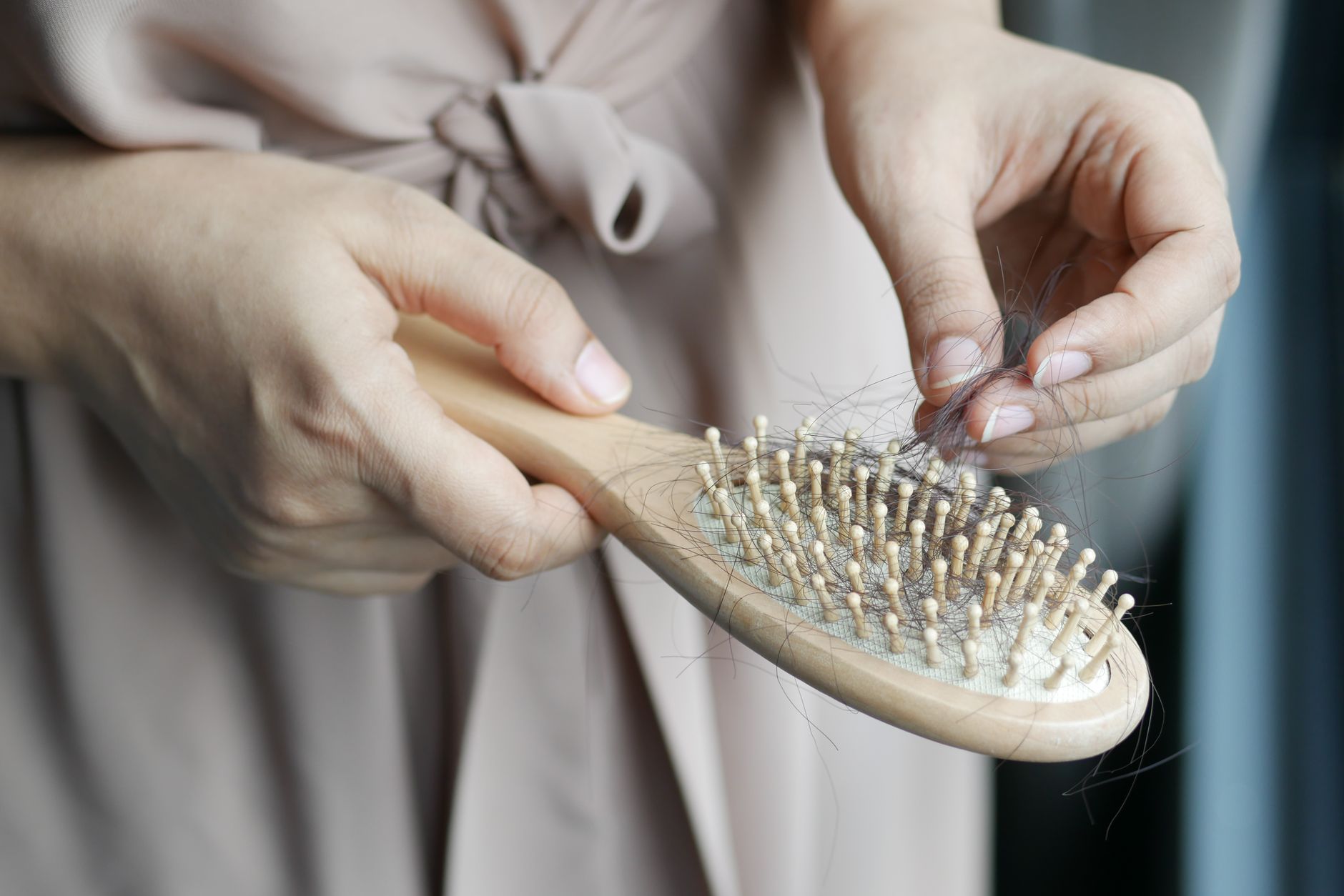 Pratique : comment enlever l’électricité statique d’une robe qui colle immédiatement — femme robe électricité statique