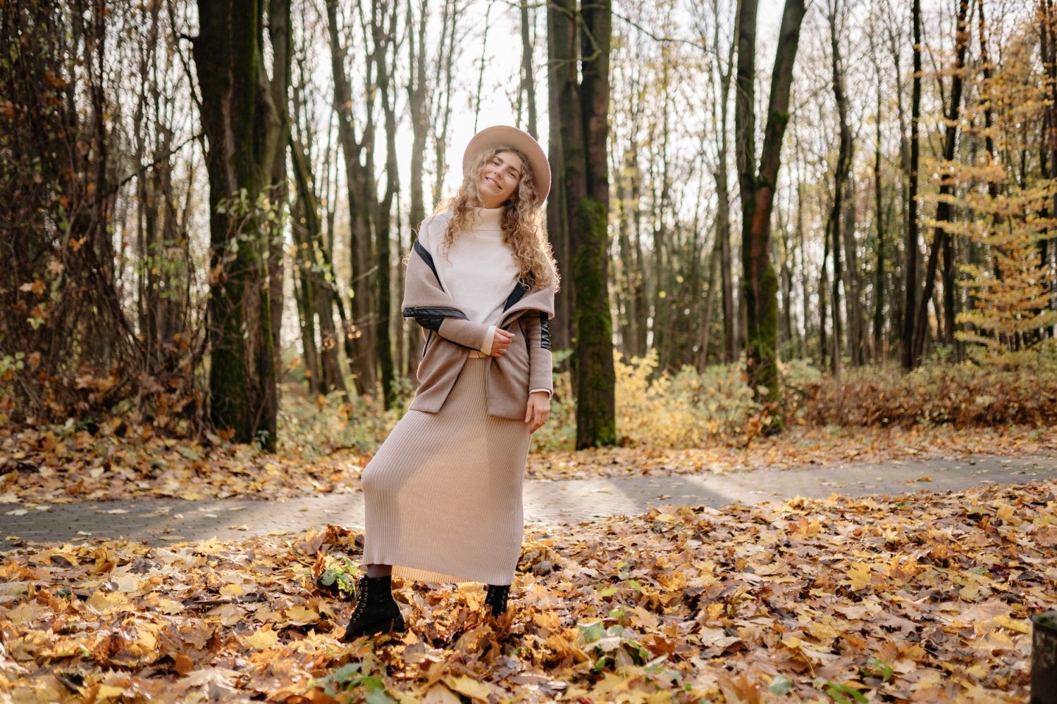 Comment porter une robe pull longue : astuces de style et inspirations pour toutes les silhouettes