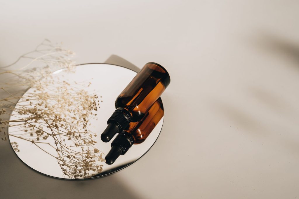 Comment utiliser l'huile essentielle de — bouteille d'huile essentielle de néroli fleurs